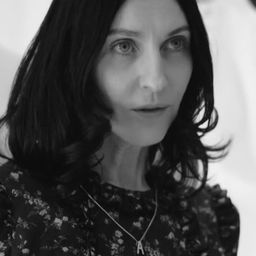 Susie Bick 飾演 Self