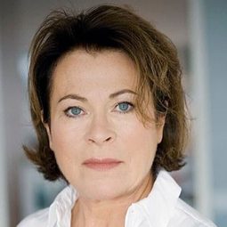 Rita Russek - Utta Danella - Schokolade im Sommer演員 飾演Annas Mutter