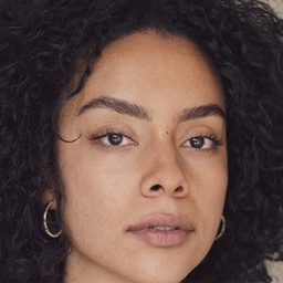 Tasnim Jamlaoui 飾演 Clarisse