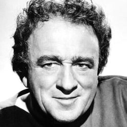 Reginald Beckwith 飾演 Unterofficer