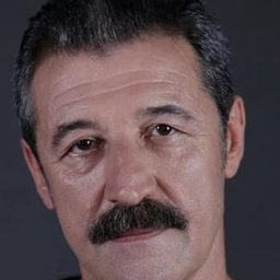 Nizam Namidar 飾演 Selim