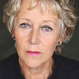 艾莉莎·波瓦 飾演 Maya Conway