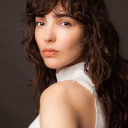 Heren de Lucas 飾演 Ana