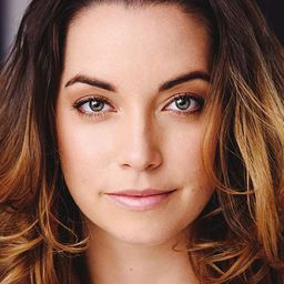 Jennifer Pudavick 飾演 Ali