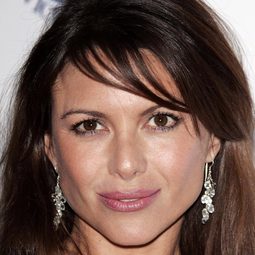 凱莉·沃洛 飾演 Maria