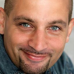 Patrick Michael Buckley - 混合宿舍 3：破壞性愛規則演員 飾演Paul / Vito