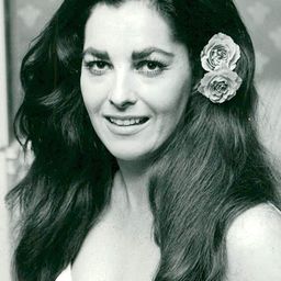 Edy Williams 飾演 Sgt. Roberts