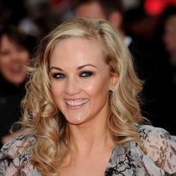 妮可拉·柏利 飾演 Isabella Linton