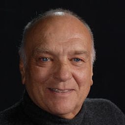 Dieter Kirchlechner 飾演 Herbert Hencke