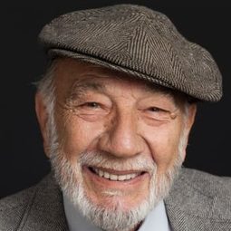 Yılmaz Gruda 飾演 Ismael