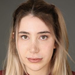 Emma Raimi - 荒島囚救演員 飾演River