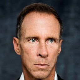 Ira Grossman 飾演 Comedian