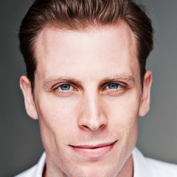 Samuel Oatley - 0時盜數演員 飾演Newman