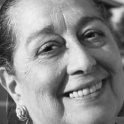 Clara Bindi - Filumena Marturano演員 飾演Rosalia