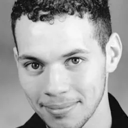 阿里·瑪哈亞 飾演 Zed