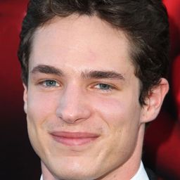 Reese Mishler 飾演 Reese