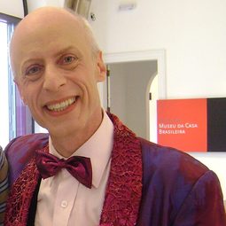 Carlos Moreno 飾演 String Quartet Player