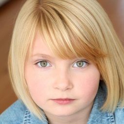 Taylor Schwencke 飾演 Young Wendy Walker
