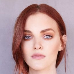 瑪德琳·布爾 飾演 Hannah / Kate