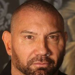 戴夫巴蒂斯塔 飾演 Brass Body