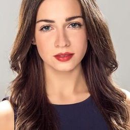 Sandra Staniszewska 飾演 Lover