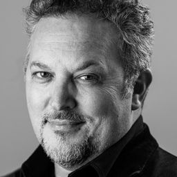 Darick Robertson 飾演 Self