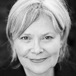 卡洛·安·克勞佛 飾演 Mrs. Swift