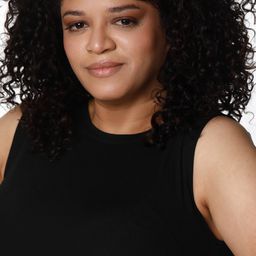 Rosana Maris 飾演 Vânia