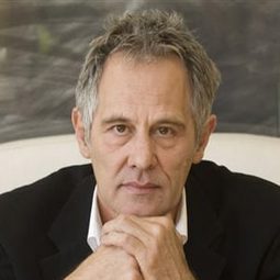 馬塞爾·凡希爾登 飾演 Justice J. P. van Zyl
