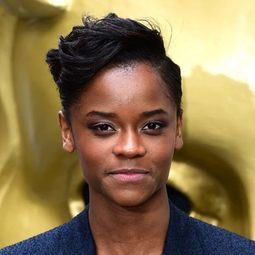 莉蒂莎·韋特 - Glasgow Girls演員 飾演Amal