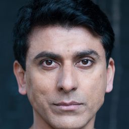 艾斯·巴蒂 飾演 Varun Chetty