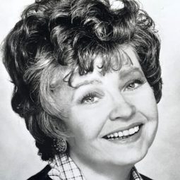 Prunella Scales - My Friend Walter演員 飾演Aunt Ellie