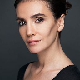 桑古兒·歐丹 飾演 Türkan Özay