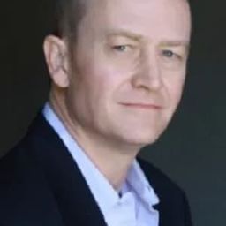 Bruce Hunter 飾演 Uncle Jake