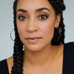 Marie-Evelyne Lessard 飾演 Rachel