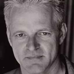 麥可·柴平 飾演 Bill