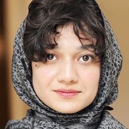 Sadaf Asgari 飾演 Sadaf