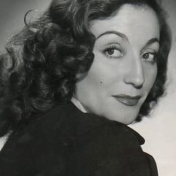 Ada Carrasco 飾演 Josefa