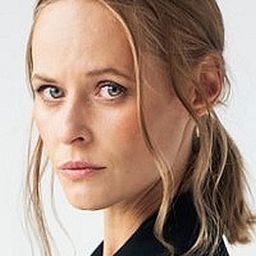 Karolina Kominek - 金庫黑交易演員 飾演dłużniczka