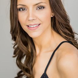 Candi Brooks 飾演 Medic