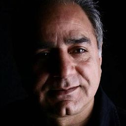 Parviz Parastouei 飾演 