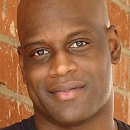 Jeff Grays 飾演 Patrol Officer