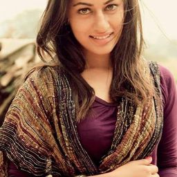 Surakshya Panta 飾演 Asmi