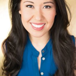 露西·安·邁爾斯 飾演 Lady Thiang