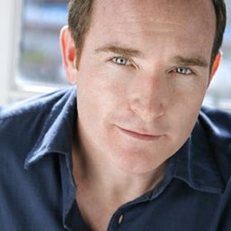 Billy Smith - 侏羅紀世界：重生演員 飾演Cop