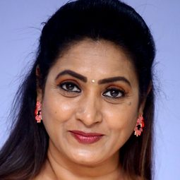 Aamani 飾演 Harsha's mother