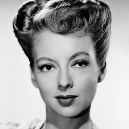 Evelyn Keyes 飾演 Self - Actress and John Huston's Wife