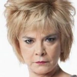 María Leal 飾演 Olinda