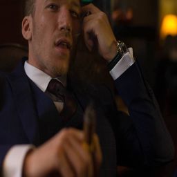 易宇航 飾演 Translator