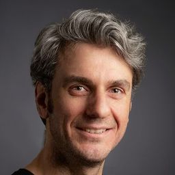 烏爾·比爾金 飾演 Remzi